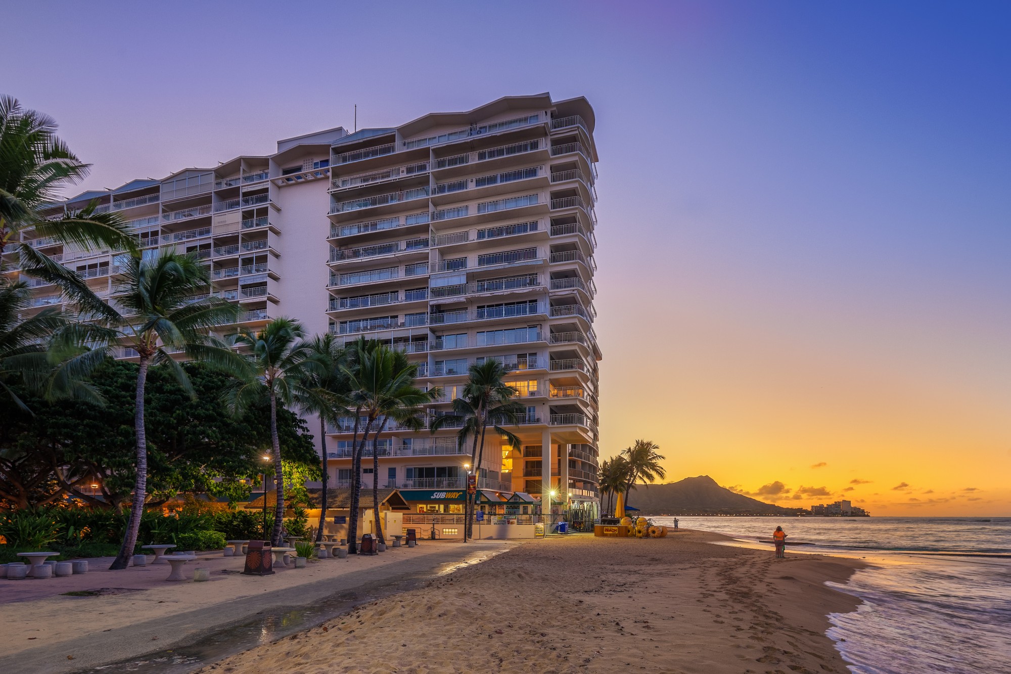 キャッスル ワイキキ ショア 外観